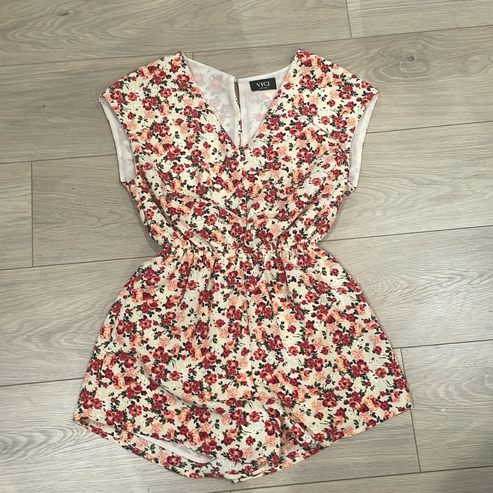 Floral ditsy romper . Small . Pink